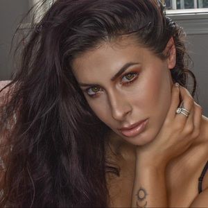 Meet your Posher, Vanda